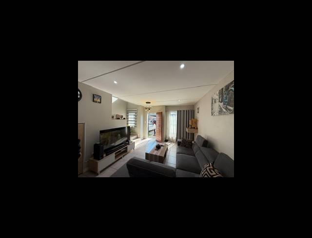 2 BEDROOM TOWNHOUSE FOR SALE IN ALBERTSDAL